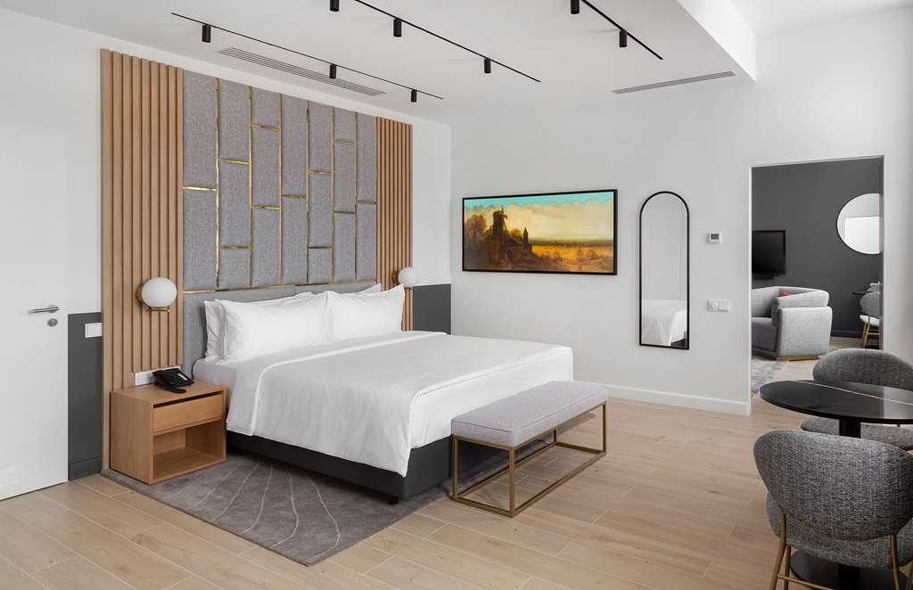 Hotel The Basilian Minsk, Curio Collection By Hilton Habitación foto