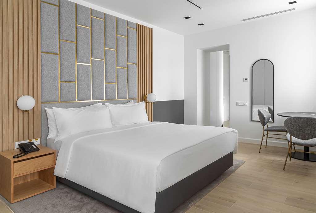 Hotel The Basilian Minsk, Curio Collection By Hilton Habitación foto